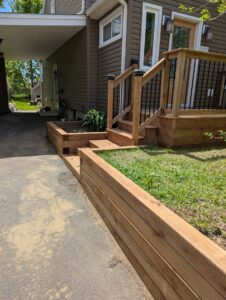 small deck and planter 2